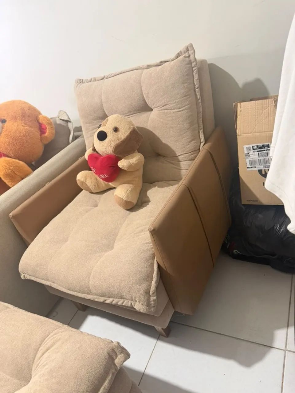 POLTRONA MODELI RETRATIL COM APOIO PARA OS PÉS