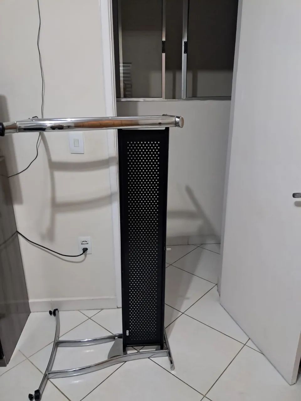 Mesa de Jantar Com Vidro Escuro  - Foto 3