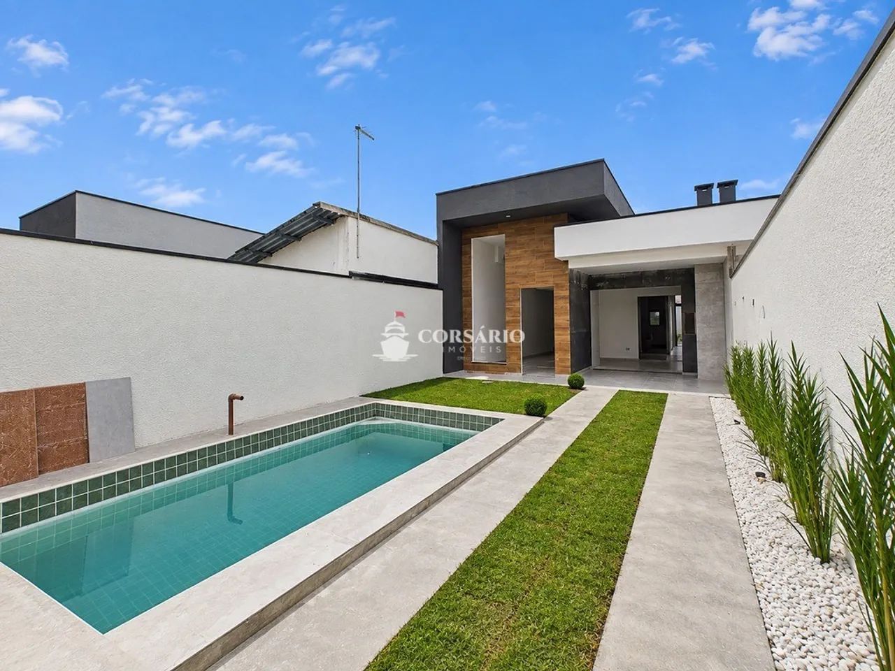 Casa com Piscina e Suíte Matinhos