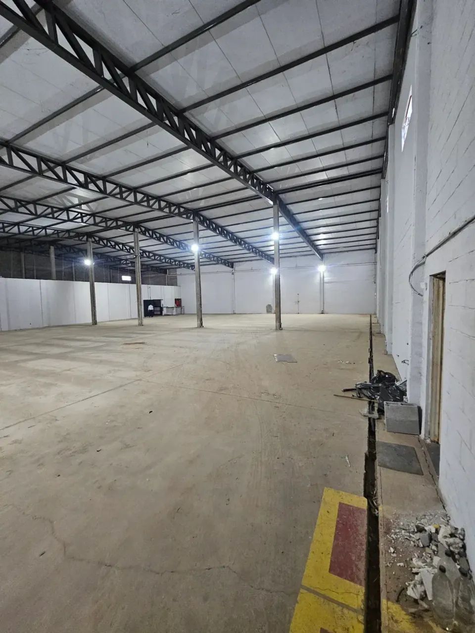 Aluga-se barracão com 1500 m² de área livre - Foto 2