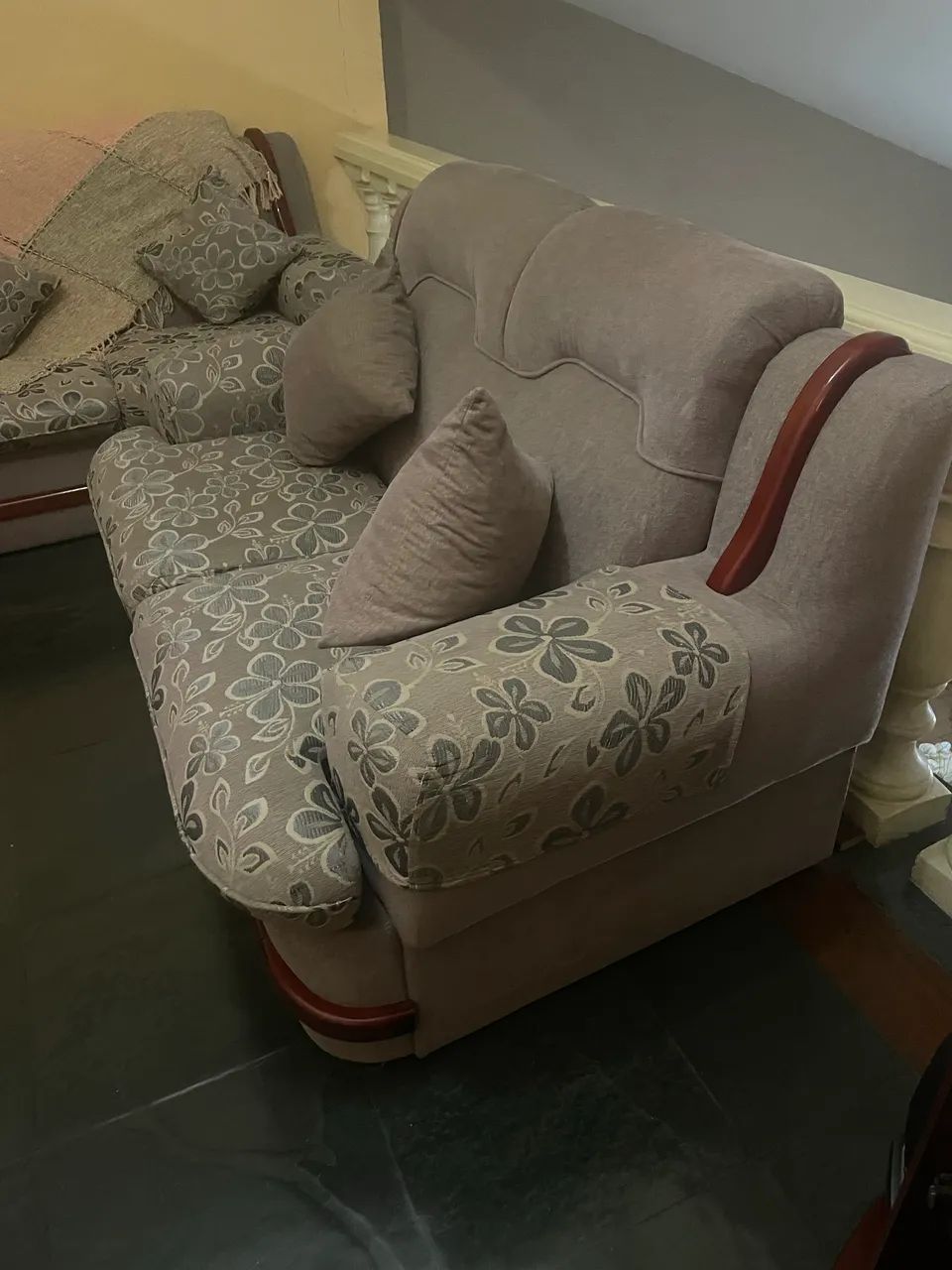 Conjunto de Sofá - super confortável e reformado recentemente  - Foto 5