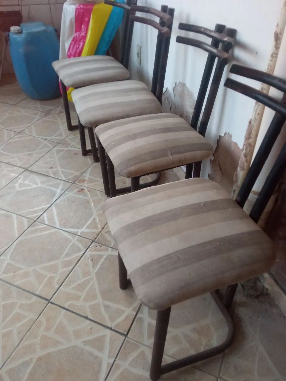 Mesa de vidro com 4 cadeiras  - Foto 2
