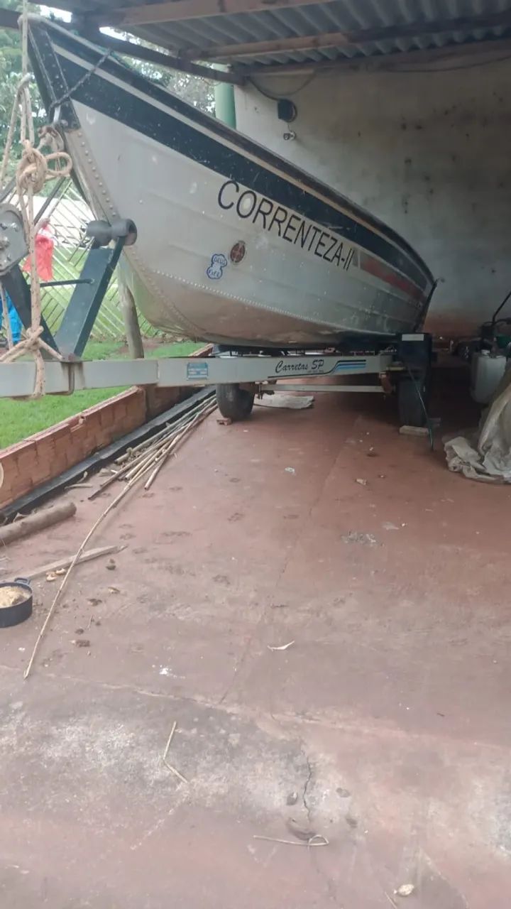 Barco 6 metros com Carreta e Motor Mercury 15hp
