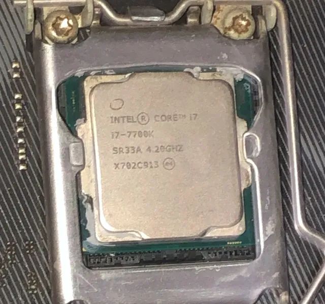 CPU Intel Core i7 7700K 4.2Ghz