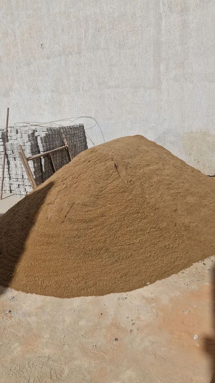 Vendas de Brita,areia,terra e cimento com ótimos preços  - Foto 2