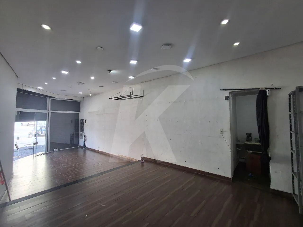 Salão comercial com 2 banheiros. - Foto 2