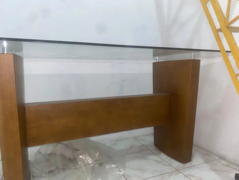 Mesa de vidro moderna com base de madeira - Foto 2