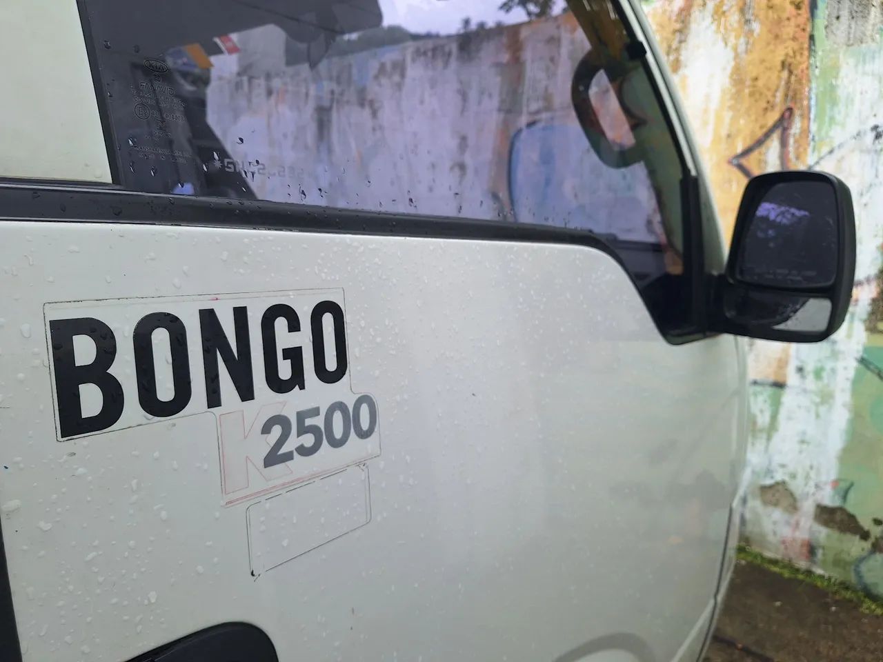 KIA Bongo UK 2500 Baú Randon carga seca 2. dono toda revisada e com pneus novos  - Foto 15