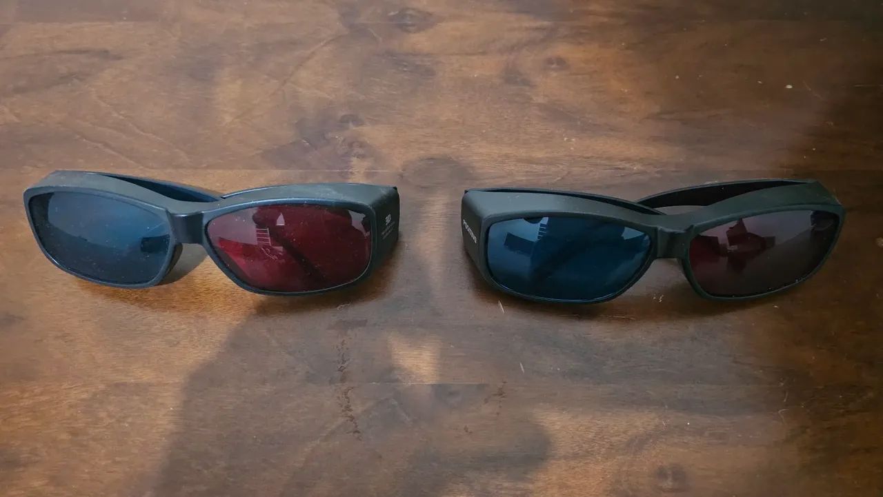 2 óculos 3D