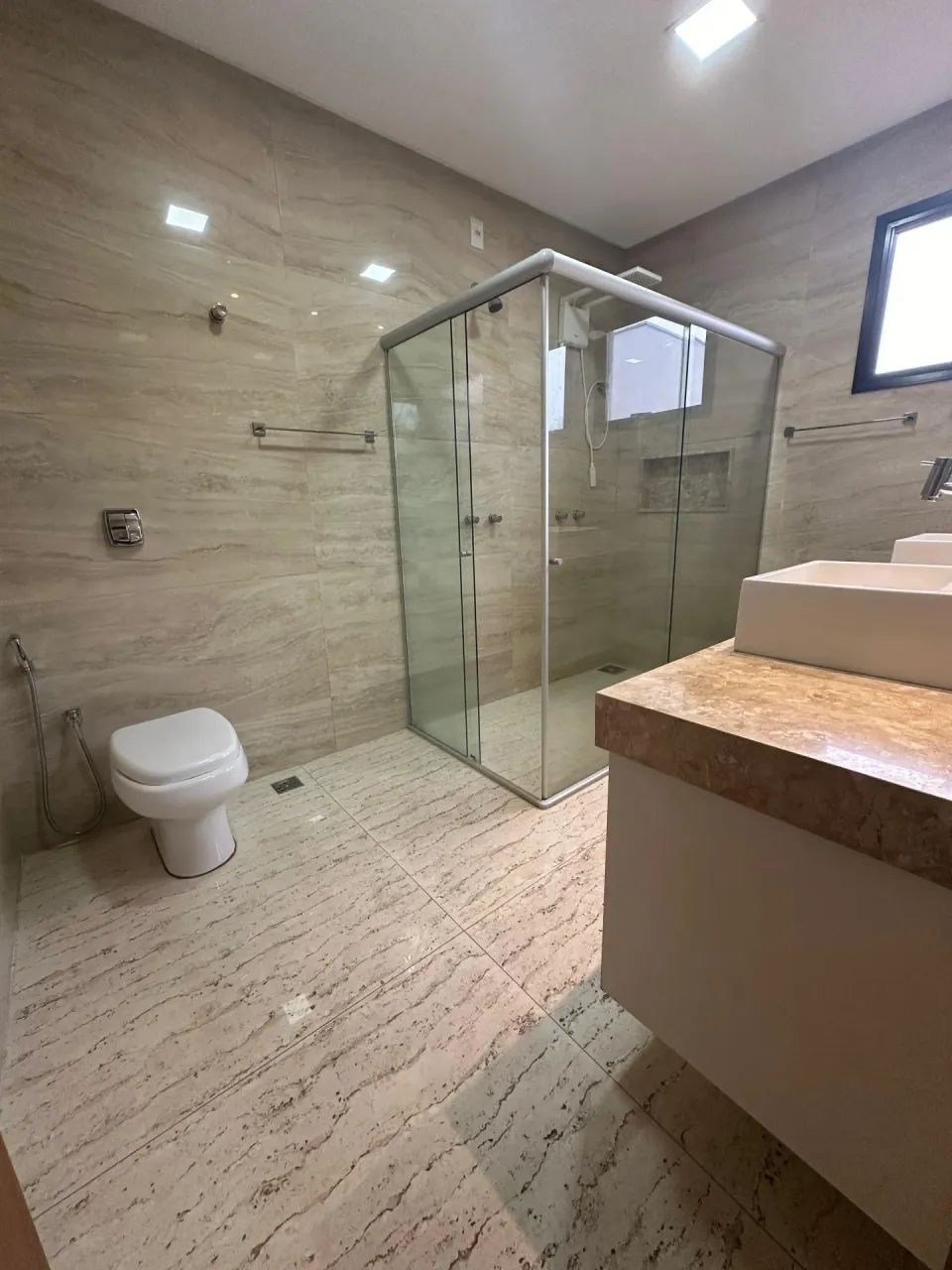 Excelente casa no Jardins Valencia