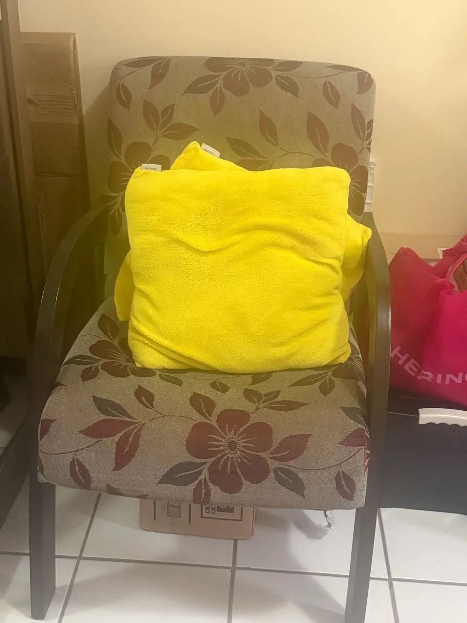 Poltrona em perfeito estado de conservação  - Foto 2