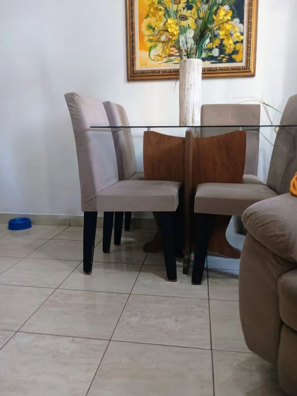 Vendo Mesa de vidro com quatro cadeiras