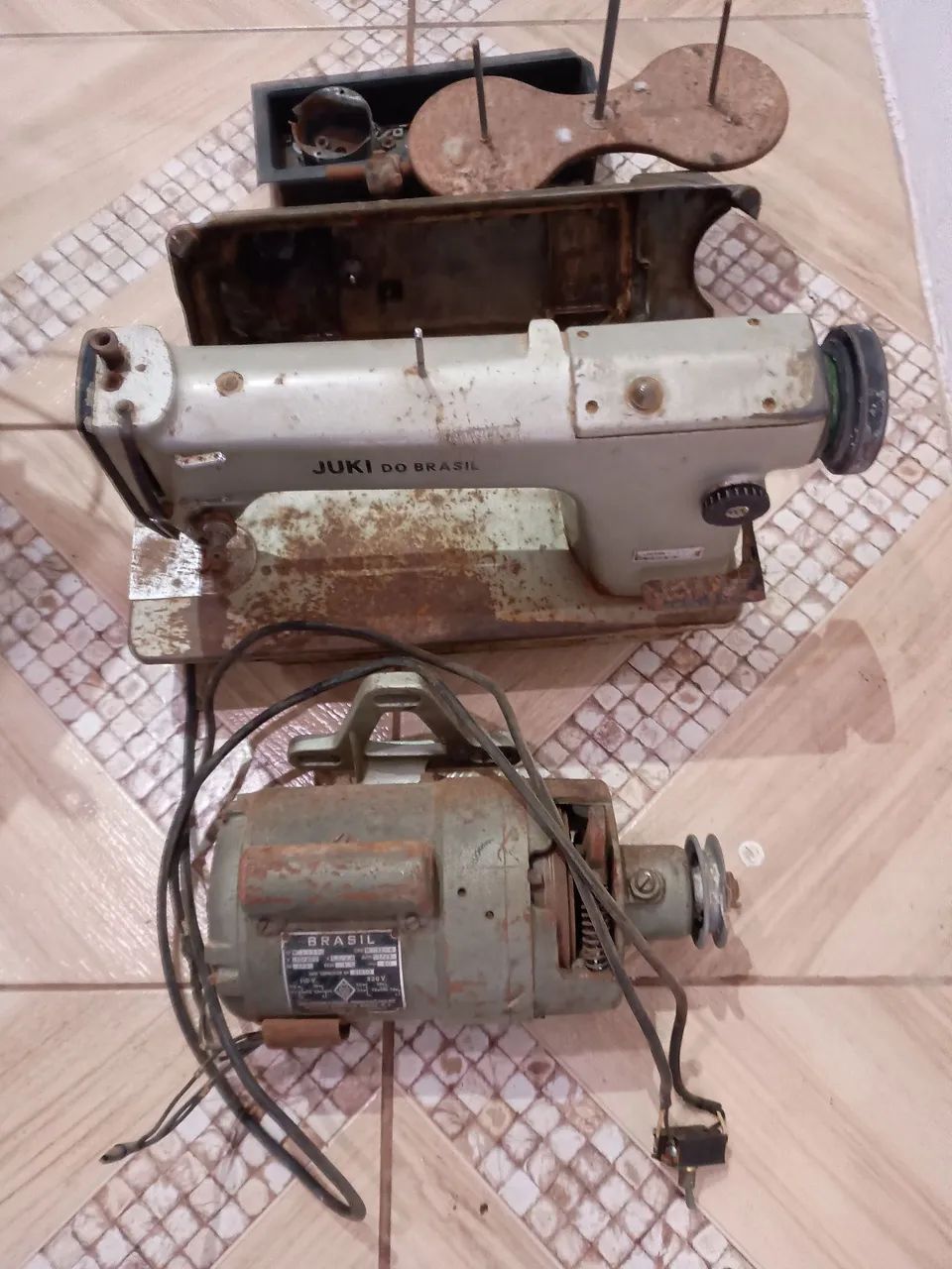 Máquina de custura industrial. - Foto 2