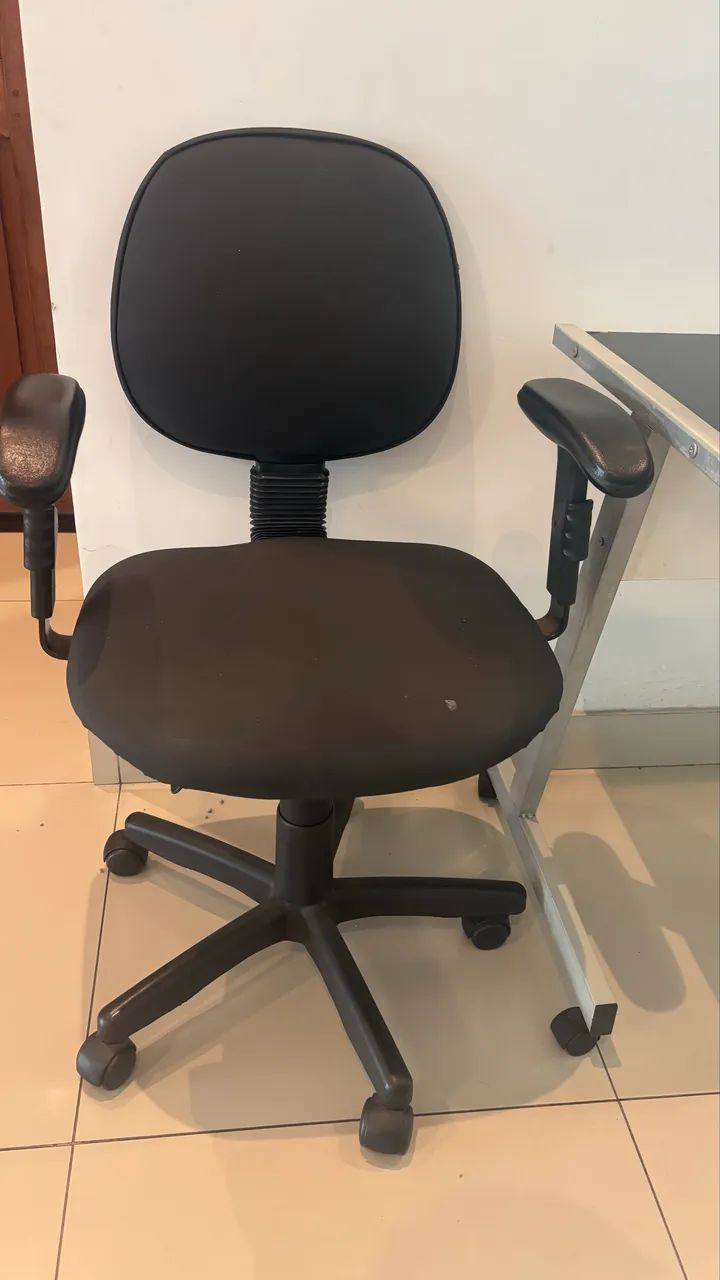 Mesa e cadeiras de escritório  - Foto 3