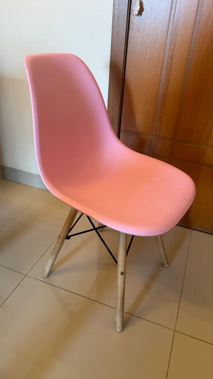 Cadeira Rosa Eames Eiffel