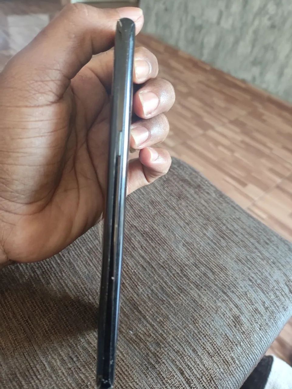 Celular s8+. Com marcas de uso, sem o botão de aumentar e abaixar o volume, funcionando.  - Foto 2
