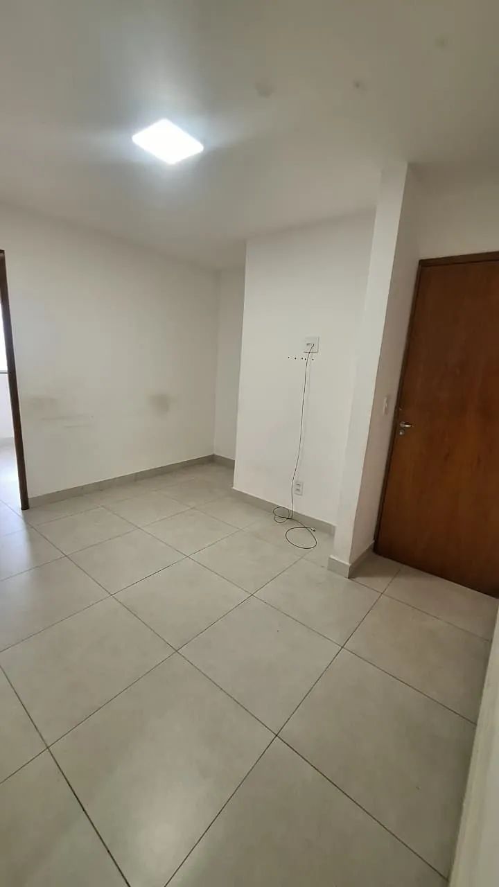 Alugel em Vista Alegre, Av. Brás de Pina, 2 quartos, sala, cozinha e banheiro. - Foto 3