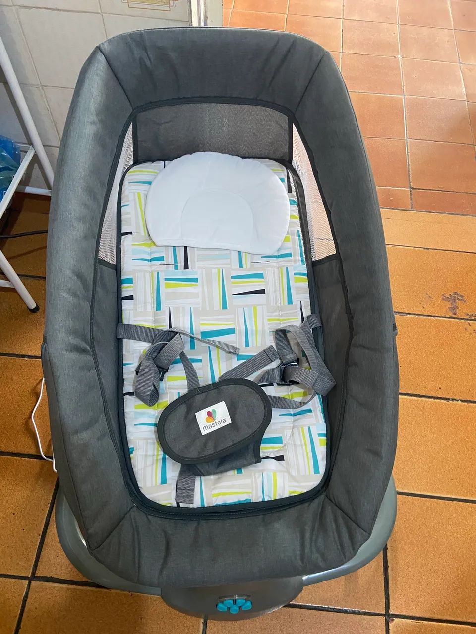 Cadeira De Descanso Para Bebê- Mastela Techno Premium Elétrica muito nova - Foto 4