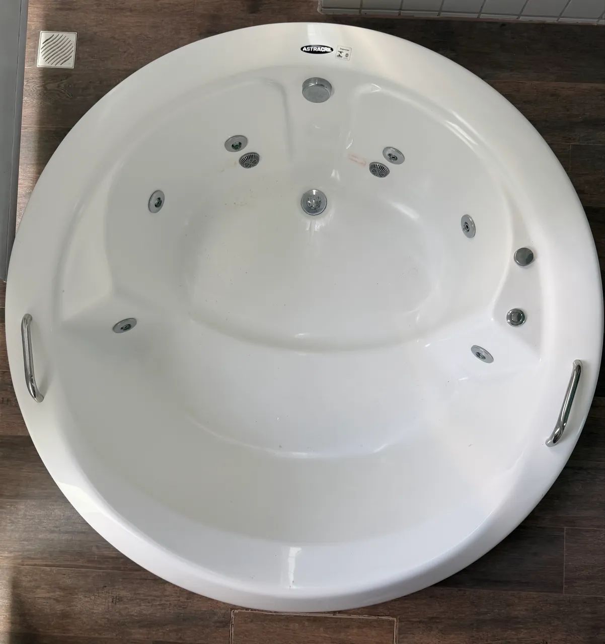 Banheira de Hidromassagem Astra Redonda 1,40m - Completa e Funcionando - Foto 3