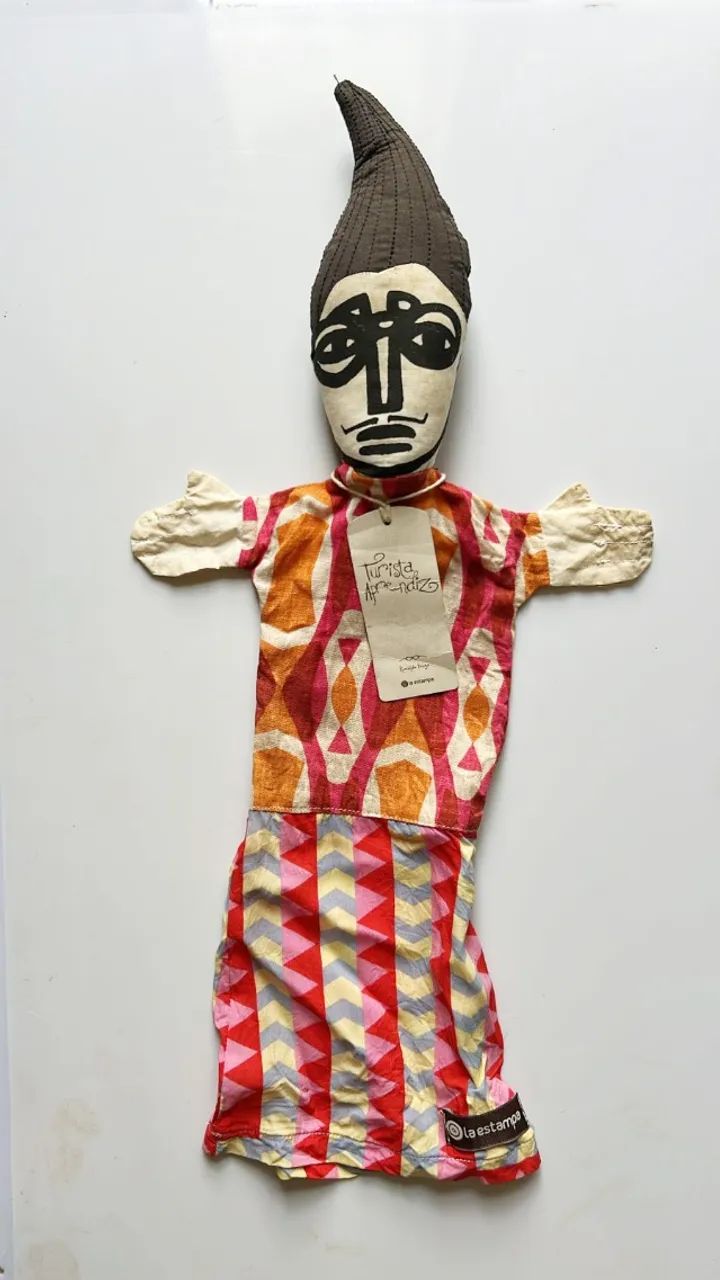 Boneco fantoche do estilista Ronaldo Fraga