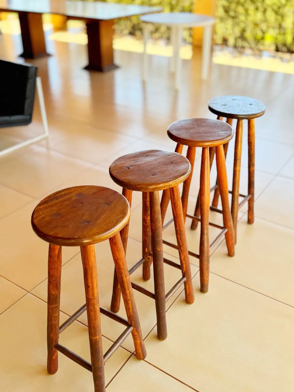 4 Banquetas de Madeira Maciça Rústicas - Foto 3