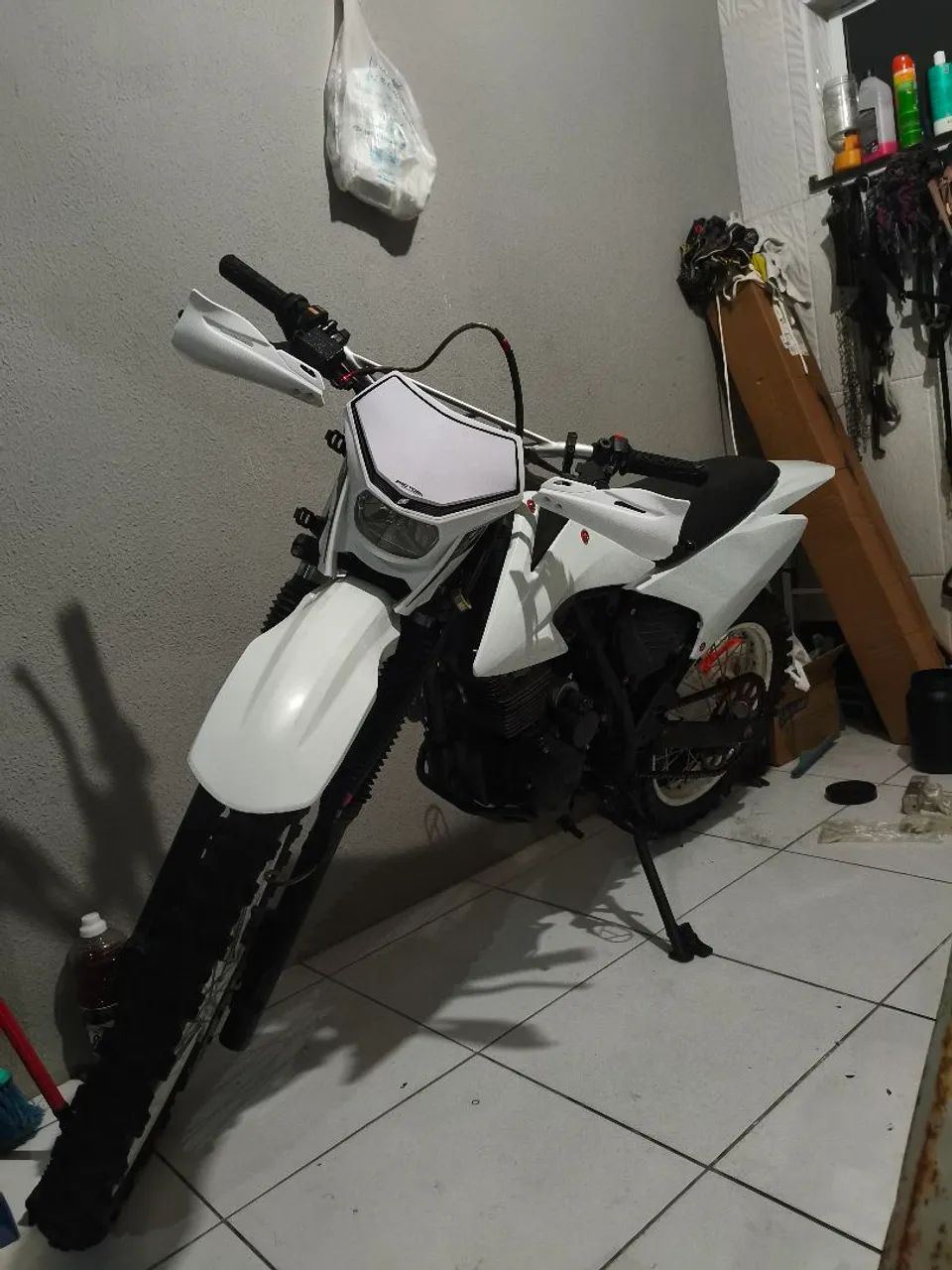 Vendo ou troco NX 200 C/ roupa de CRF  - Foto 4