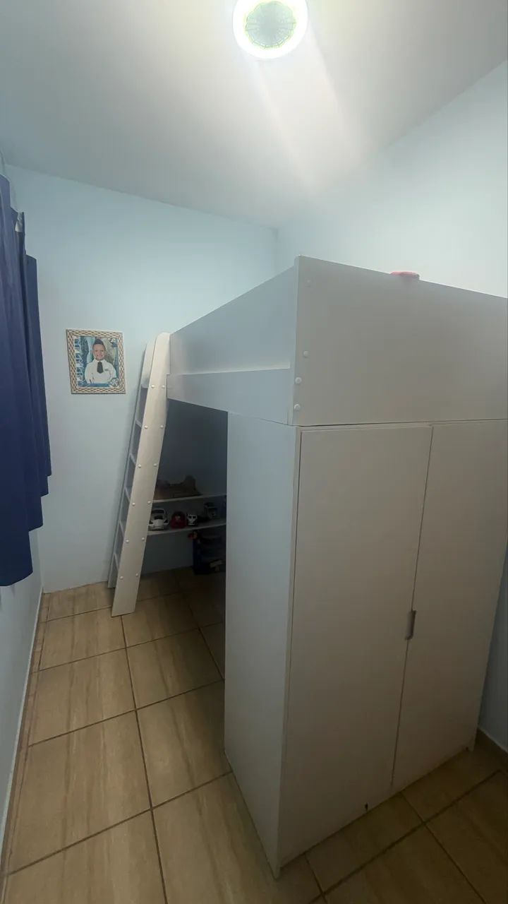 Cama infantil com guarda roupa 