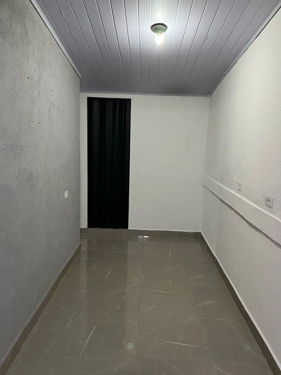 Alugo sobrado no Humaitá 