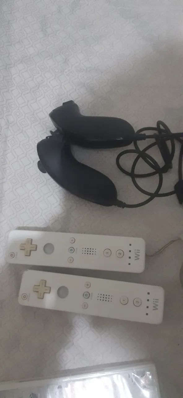 Wii original com 3 joguinhos 2 controles retrocompativel com game cube - Foto 4