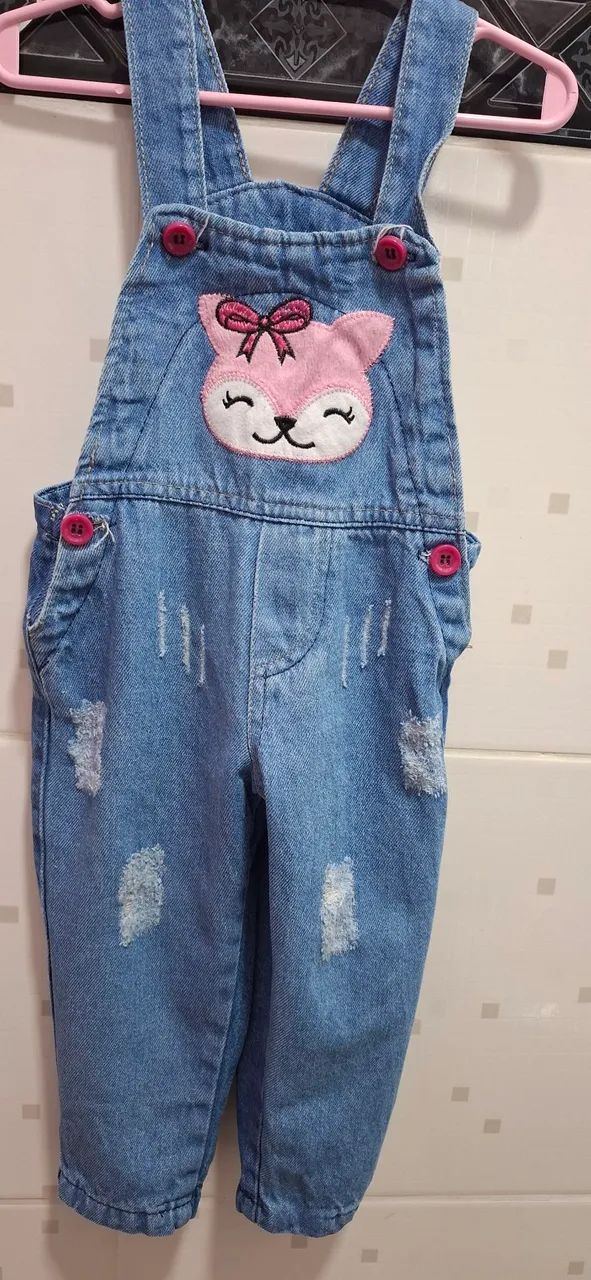 Macacão jeans bebe tamanho M e conjunto moletom 