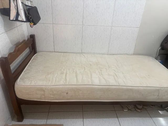 Cama e colchão 