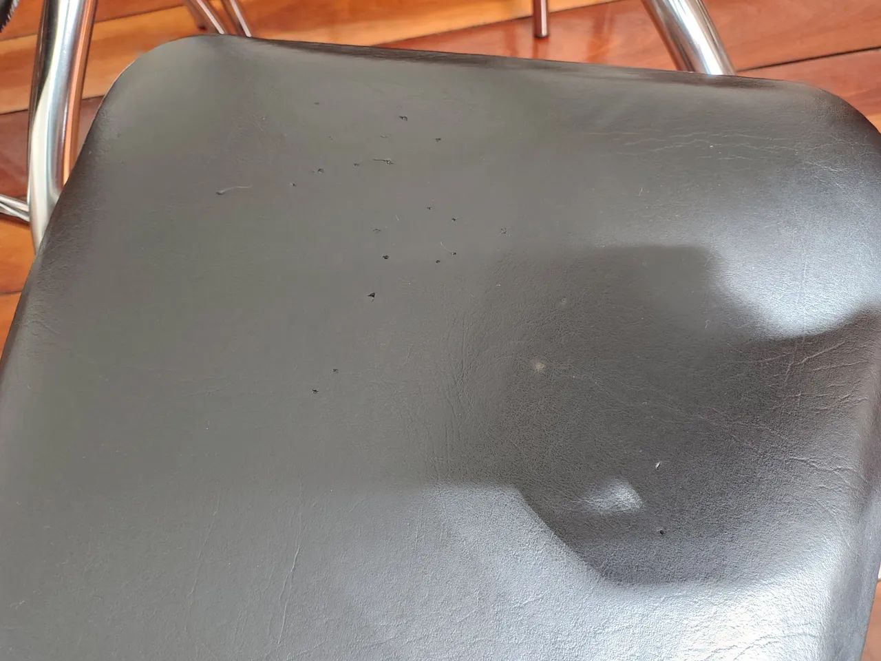 Mesa com quatro cadeiras  - Foto 4