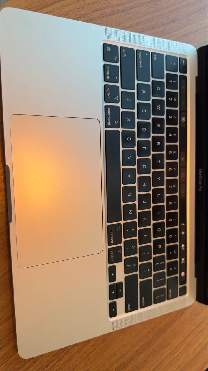 MacBook Pro 13? M1 (2020) - 8GB RAM - SSD 256GB - Seminovo, estado