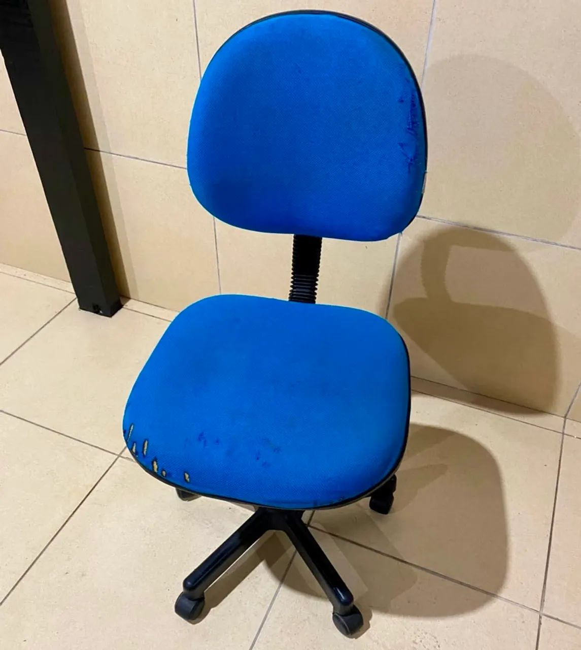 Cadeira de Escritório Giratória Azul (Para Reforma ou Uso)