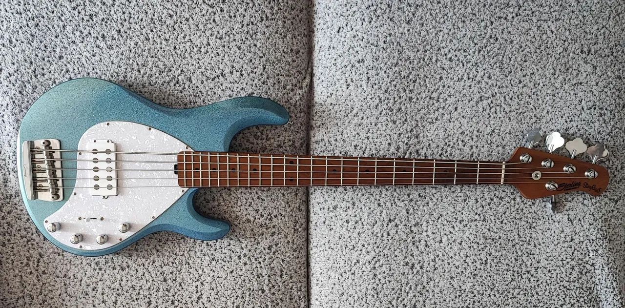 Baixo Sterling by Music Man StingRay 5 - 5 cordas - Blue Sparkle