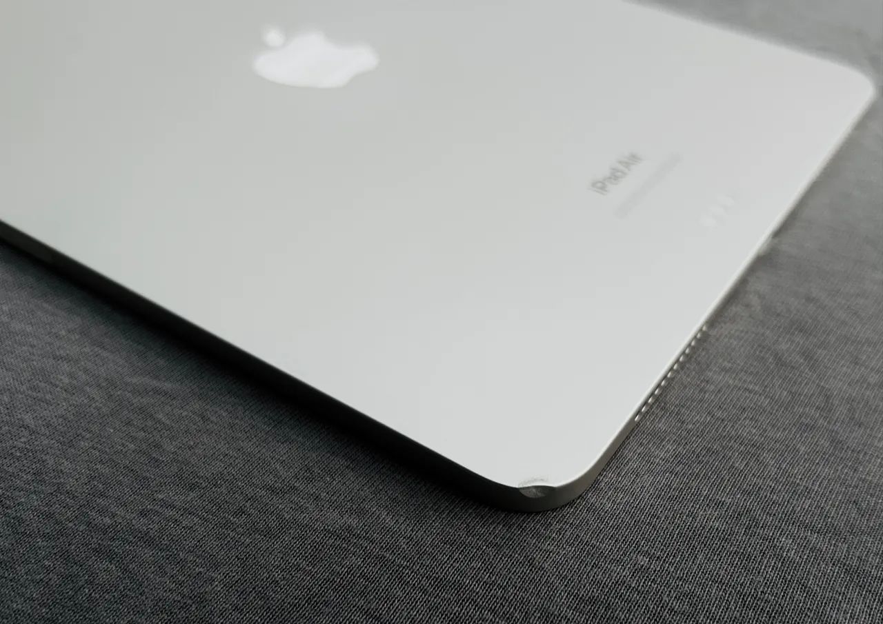 iPad Air 5ª Geração 256GB Starlight + Apple Pencil 2 + Capa