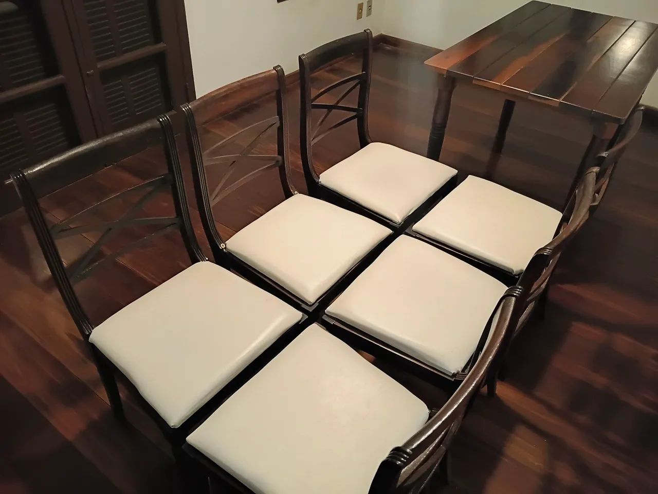 CONJUNTO de 6 CADEIRAS RETRÔ!! - Foto 2
