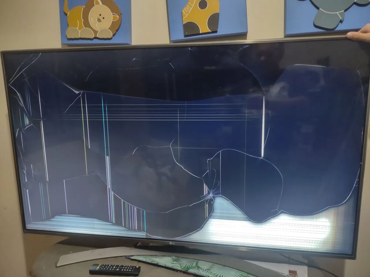 Tv LG 55 4k com tela quebrada 