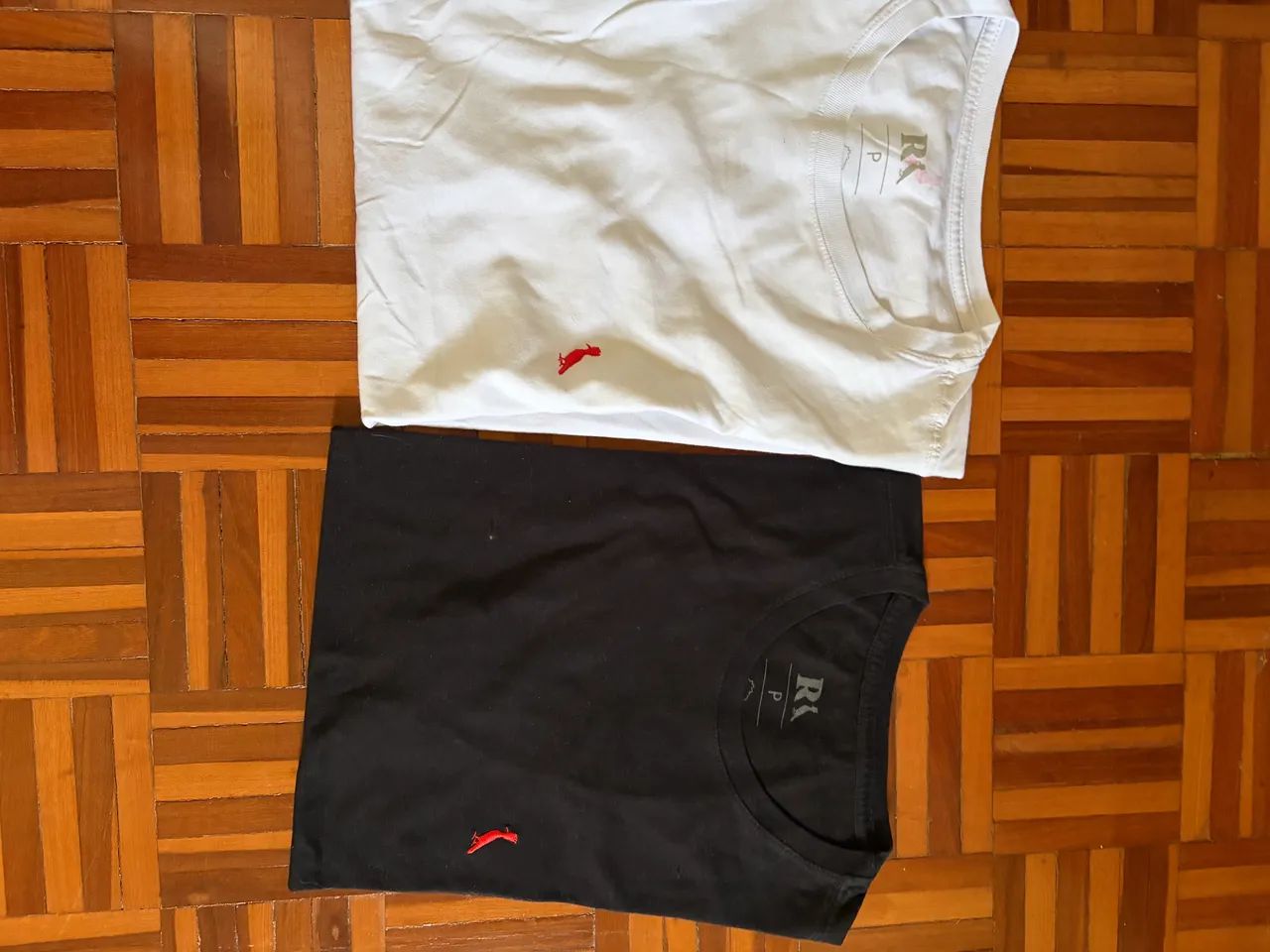 Duas camisetas reserva P - Foto 2