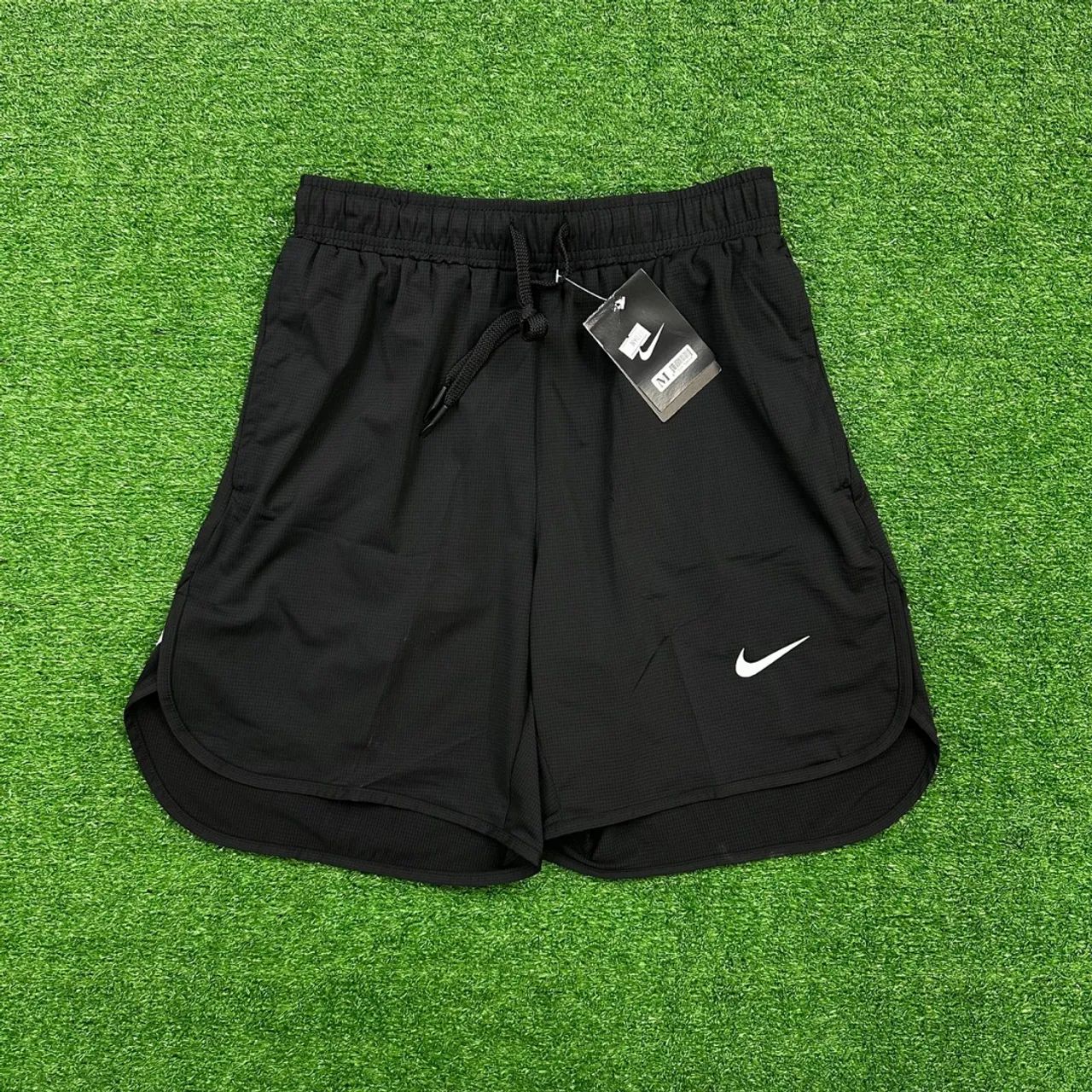 Shorts esportivos