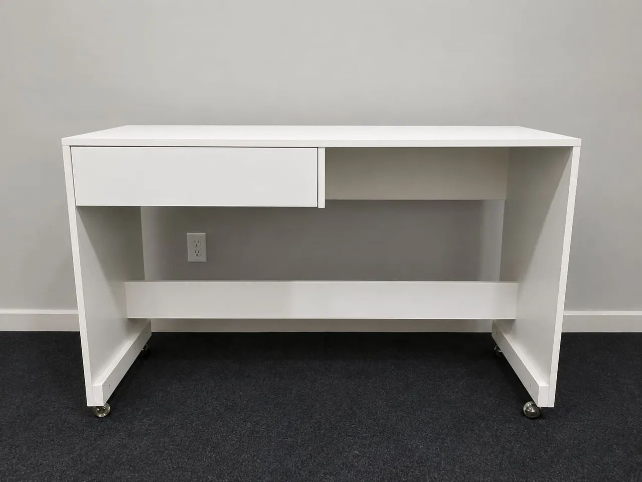 Mesa escritório com rodinhas 