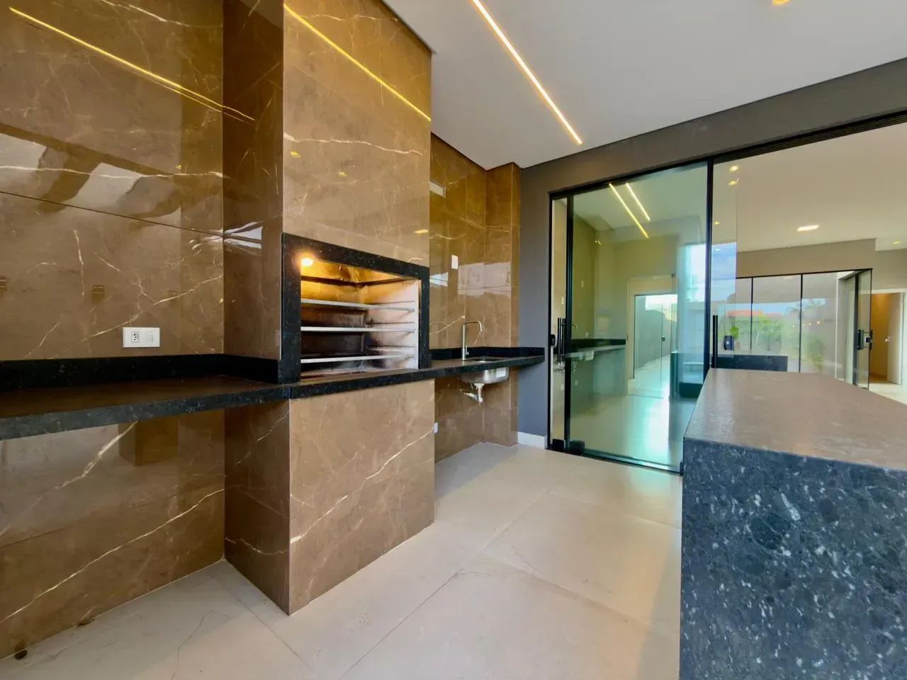 Casa Térrea com Piscina - Alto Padrão no Bairro Monte Castelo - Foto 7