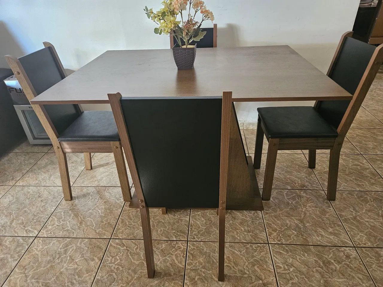 Mesa com 4 cadeiras, Entrego também!! - Foto 2