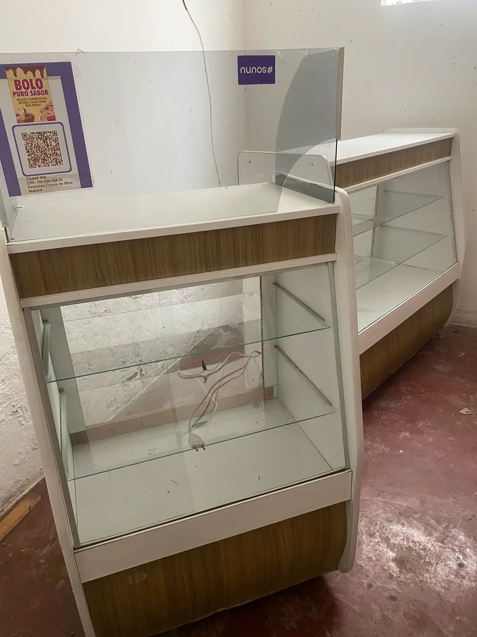 Vendo 2 balcão expositor 