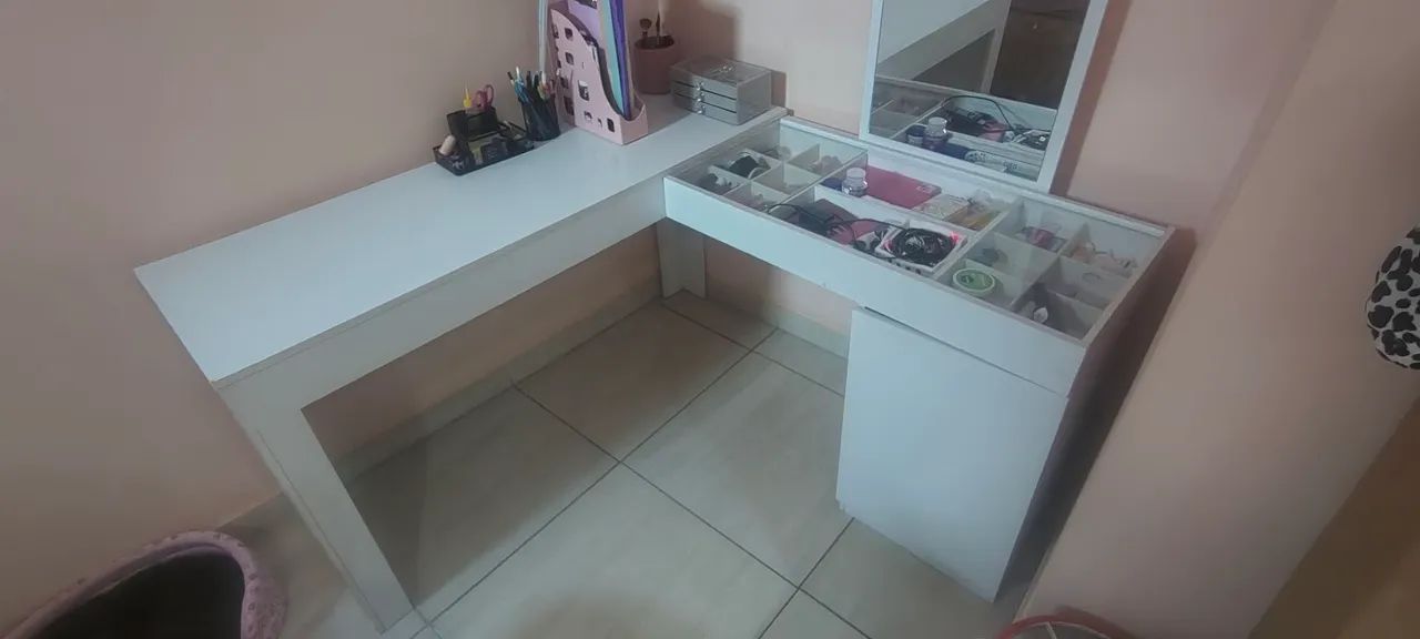 Penteadeira e escrivaninha 