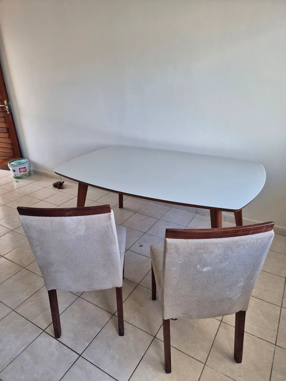 Vendo mesa de jantar em excelente estado 1,80 x 1,10 com 6 cadeiras - Foto 2