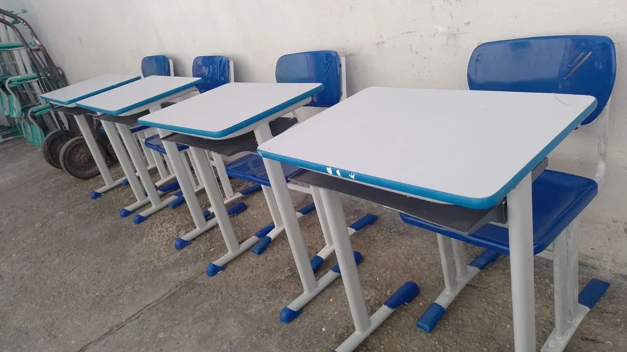 Mesa e cadeira 