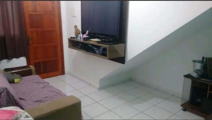 Casa nova com garagem.