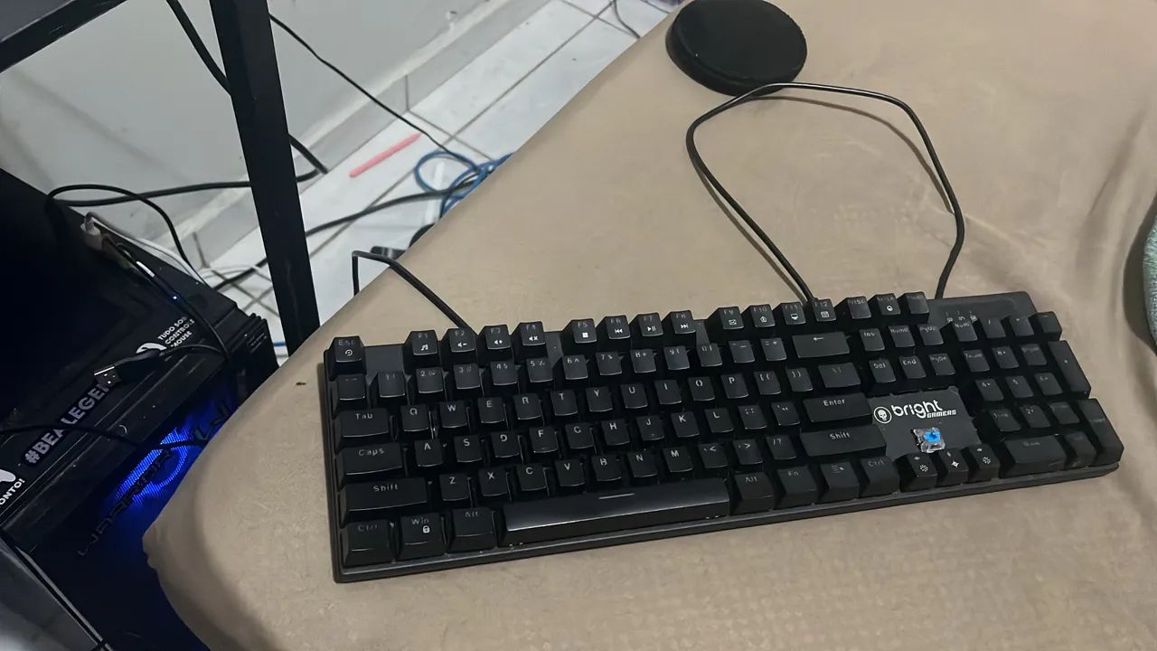 Teclado gamer mecânico 