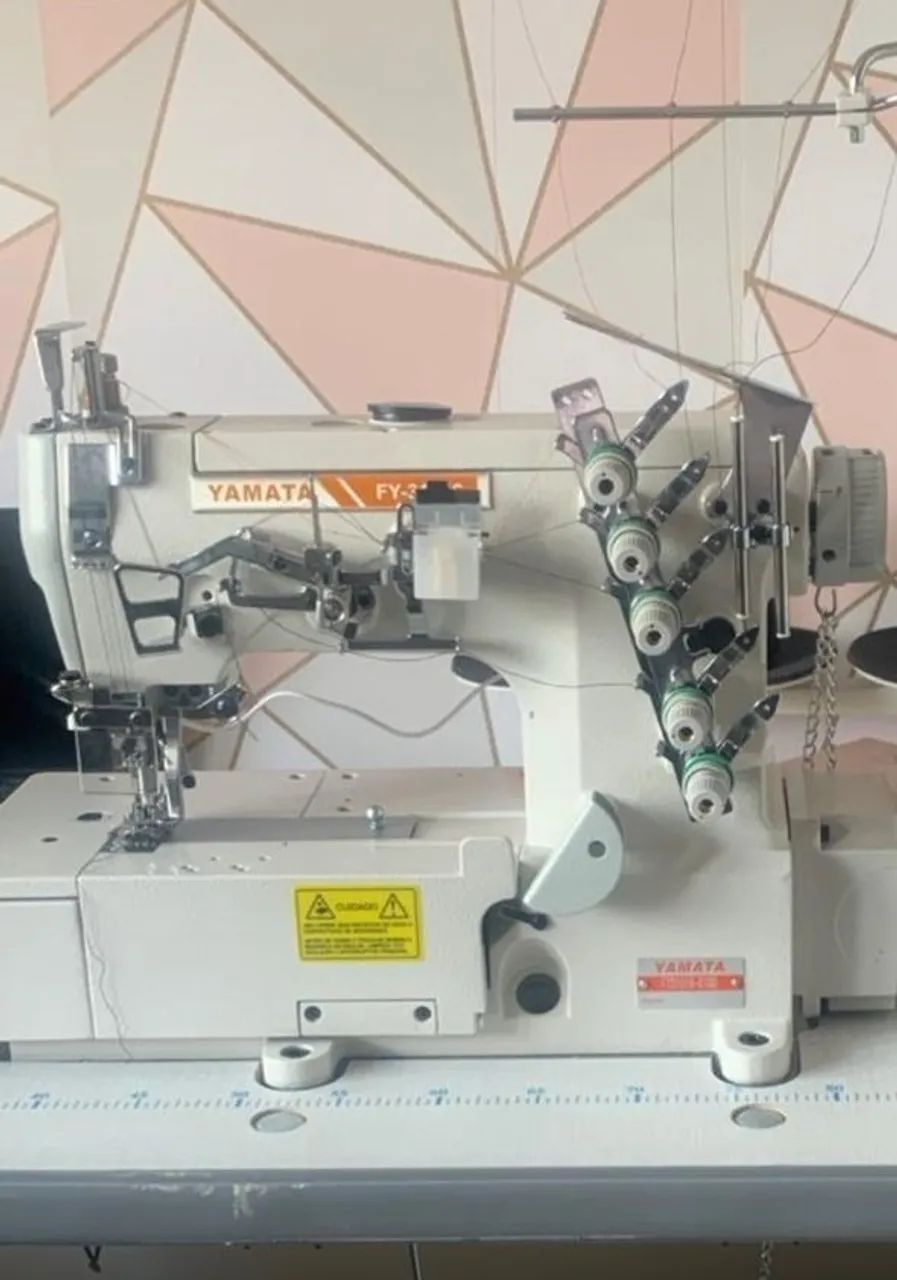 Máquina de Costura Galoneira Yamata